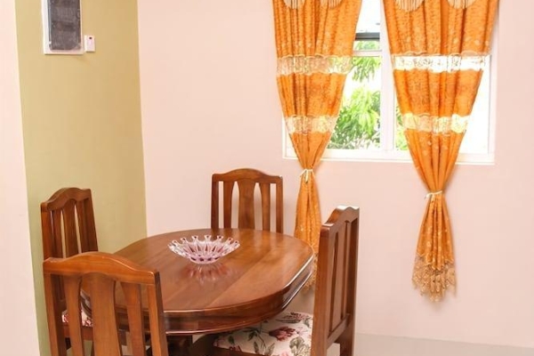 Hotel Iso's Bed & Breakfast (Glanvillia)